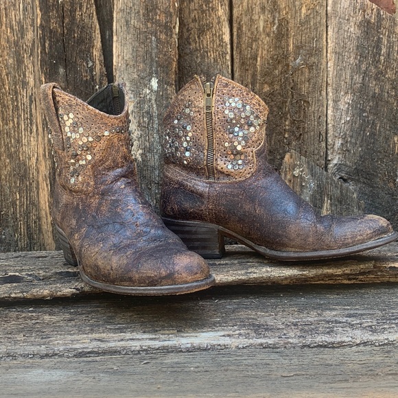 🤎🤍🖤Frye Deborah Studded Western Short Boots $598 Made in Spain 🇪🇸 - Picture 5 of 16